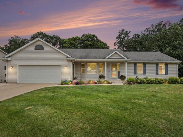 330 Glenwoods Court NE, Rockford, MI 49341