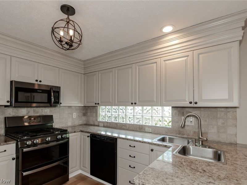 102 Middle Post Point , Chardon, OH 44024 Photo 17