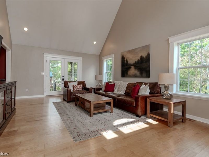 102 Middle Post Point , Chardon, OH 44024 Photo 7