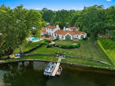 5252 Peninsula Drive NW, Canton, OH 44718
