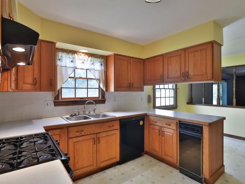 1533 Francisco Road, Columbus, OH 43220 Photo 14