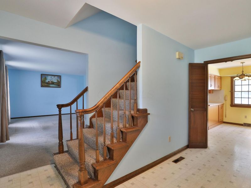 1533 Francisco Road, Columbus, OH 43220 Photo 5