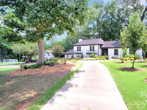1634 Lumarka Drive , Charlotte, NC 28212