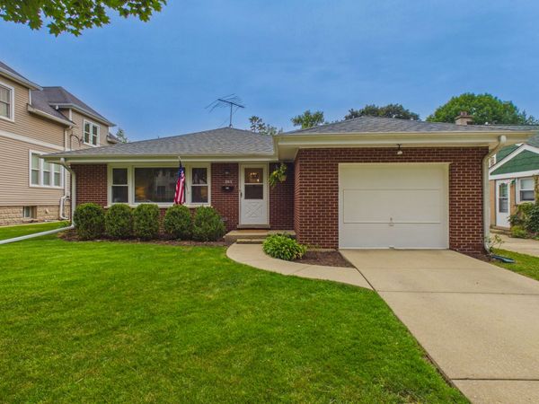 203 S Edward Street , Mount Prospect, IL 60056