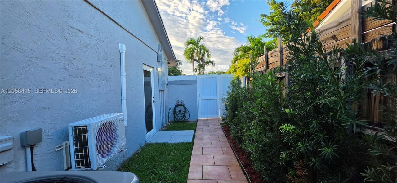 15182 SW 69th St , Unit 2, Miami, FL 33193 Photo