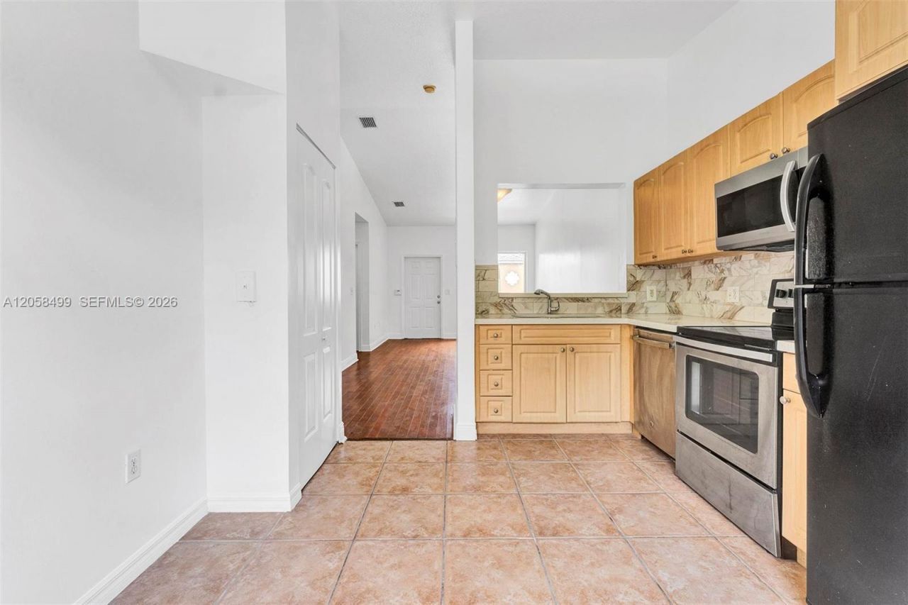 7851 NW 6th St, Unit 205B, Pembroke Pines, FL 33024 Photo