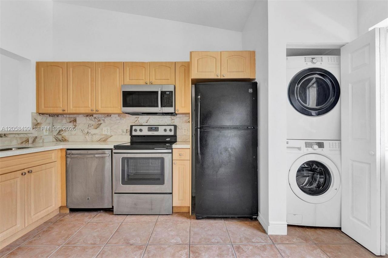 7851 NW 6th St, Unit 205B, Pembroke Pines, FL 33024 Photo