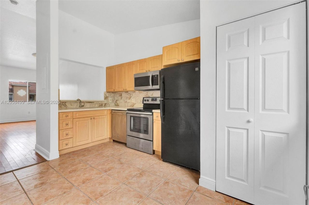 7851 NW 6th St, Unit 205B, Pembroke Pines, FL 33024 Photo