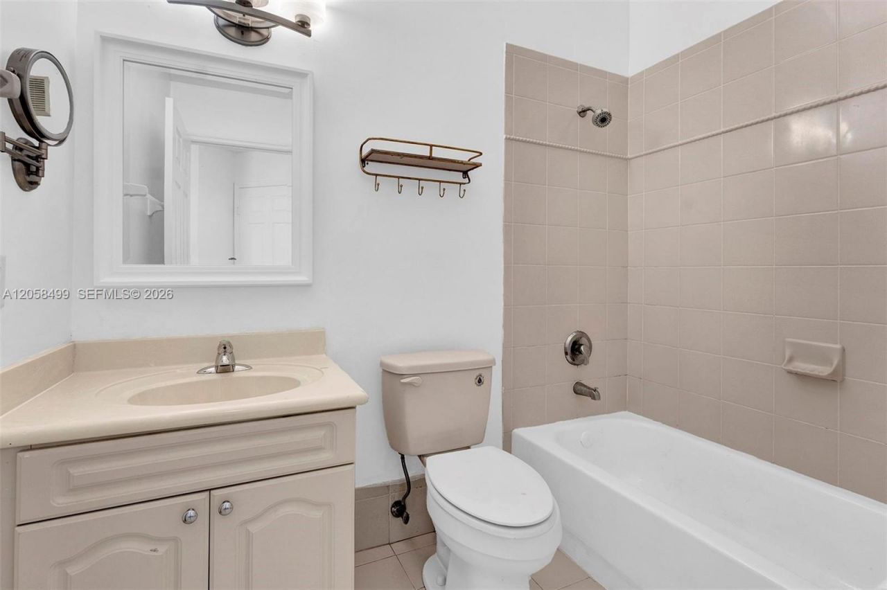 7851 NW 6th St, Unit 205B, Pembroke Pines, FL 33024 Photo