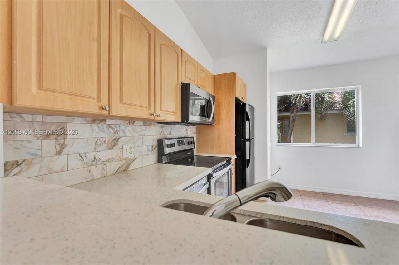7851 NW 6th St, Unit 205B, Pembroke Pines, FL 33024 Photo