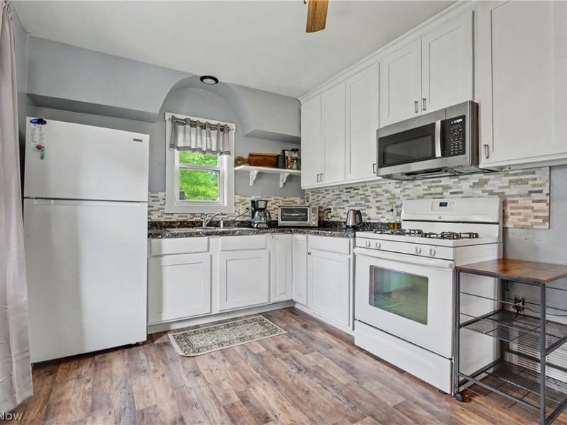 470 Secrist Lane, Girard, OH 44420 Photo 4
