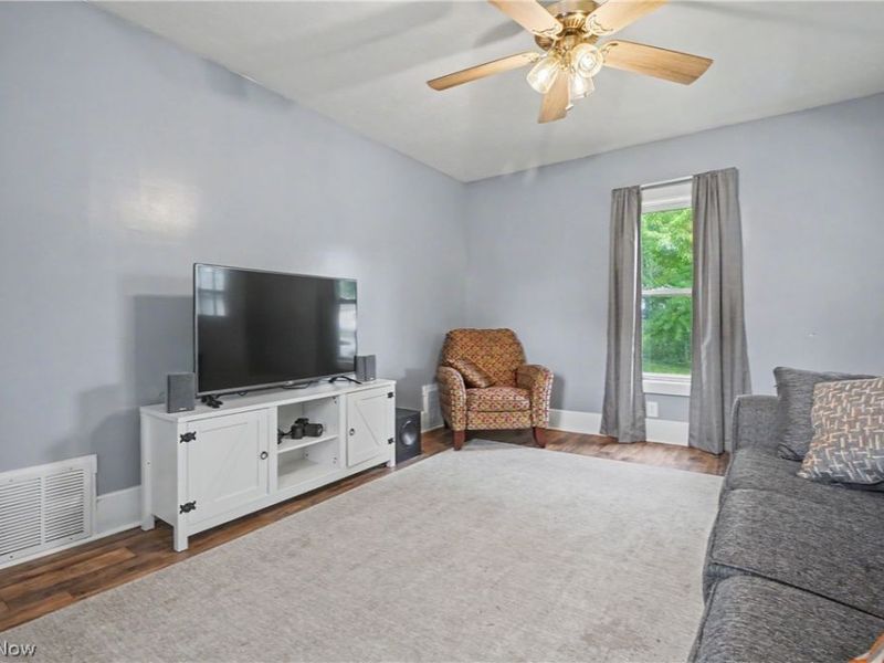 470 Secrist Lane, Girard, OH 44420 Photo 9