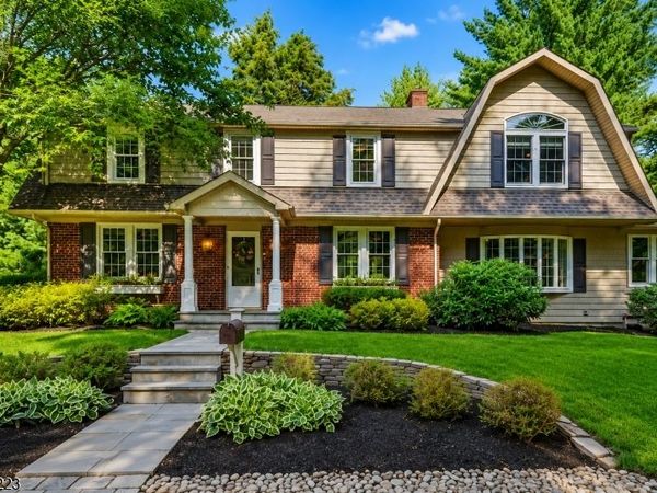1 Warwick Rd, Mountain Lakes, NJ 07046