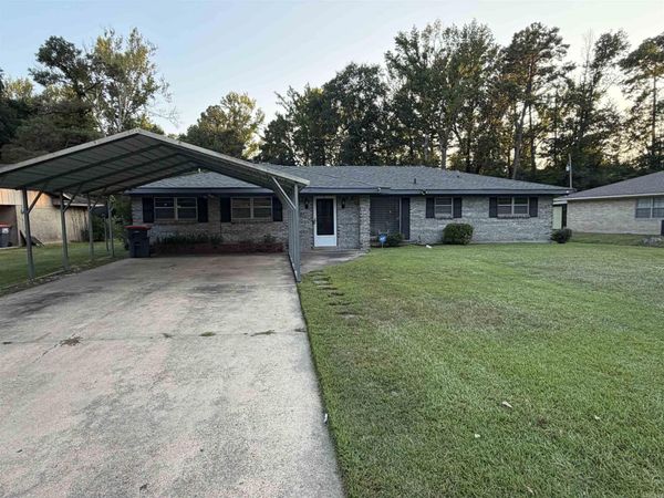 2410 Sheraton Park , Pine Bluff, AR 71603