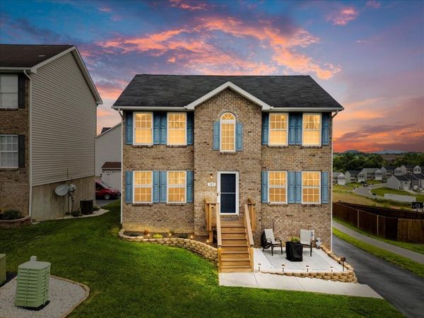 515 Keystone DR NW, Christiansburg, VA 24073