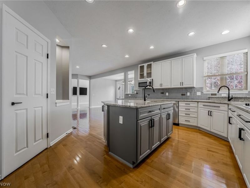 38691 Amberwood Drive, Avon, OH 44011 Photo 19