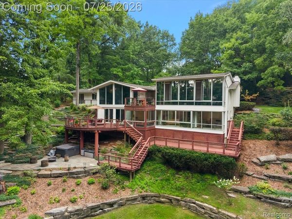4910 Malibu Drive, Bloomfield Twp, MI 48302