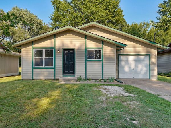 2728 N Summit Avenue, Springfield, MO 65803