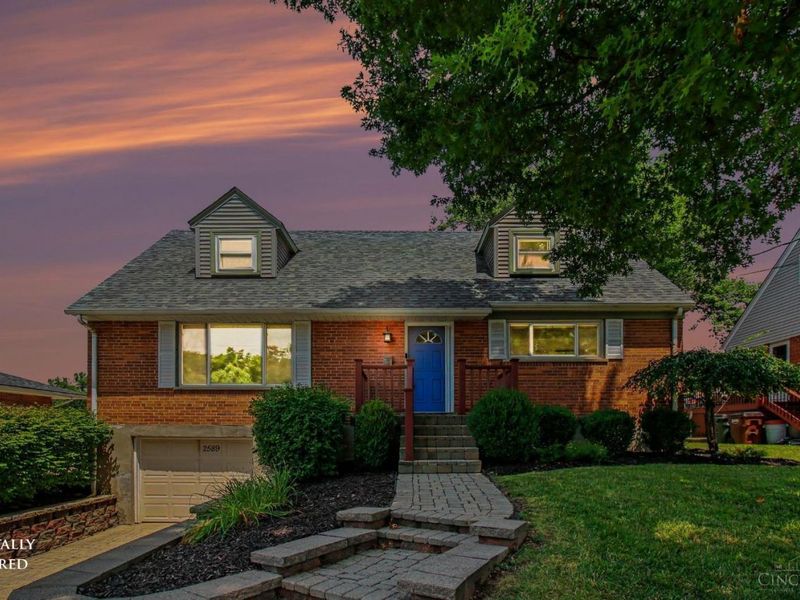 2589 S Kathwood Circle, Reading, OH 45236 Photo 2