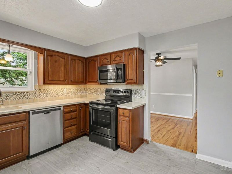 2589 S Kathwood Circle, Reading, OH 45236 Photo 9