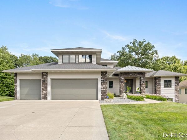 1978 Oak Hollow Road NW, Grand Rapids, MI 49504