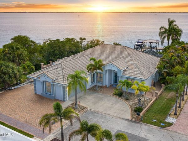 809 W Central Boulevard , Cape Canaveral, FL 32920