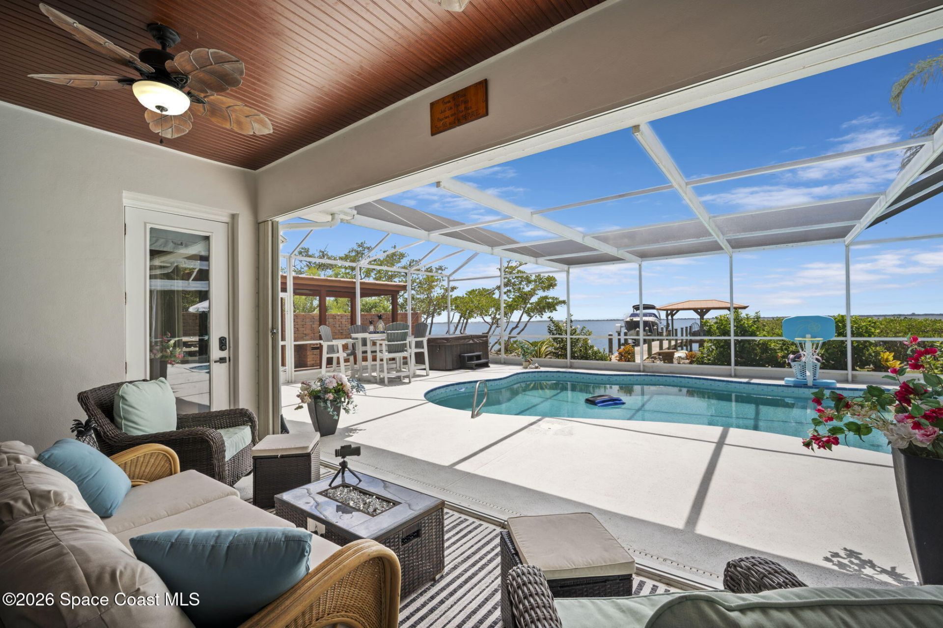 809 W Central Boulevard, Cape Canaveral, FL 32920 Photo