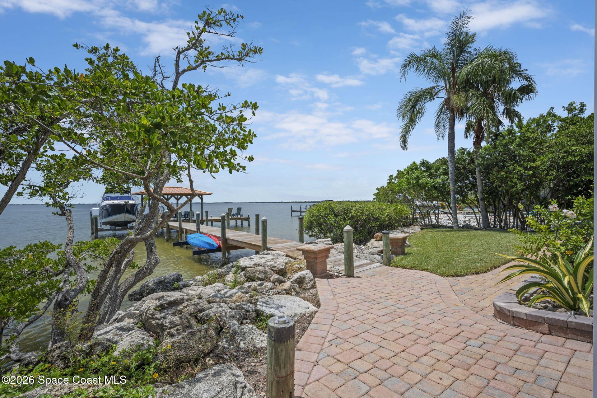 809 W Central Boulevard, Cape Canaveral, FL 32920 Photo
