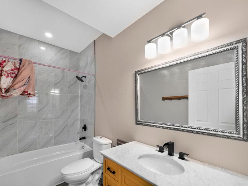 2444 Kilbourne Avenue, Columbus, OH 43229 Photo 16