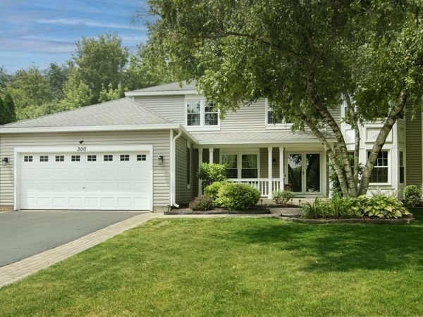 300 Hampton Street , Cary, IL 60013