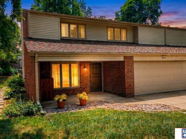 5907 Oakridge Drive, Lincoln, NE 68516