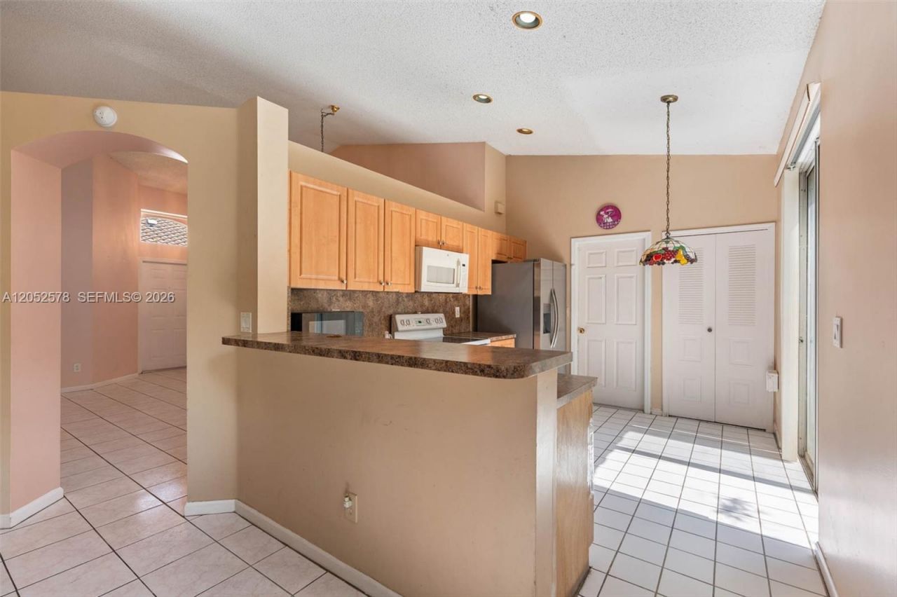 10232 SW 16th Ct, Pembroke Pines, FL 33025 Photo
