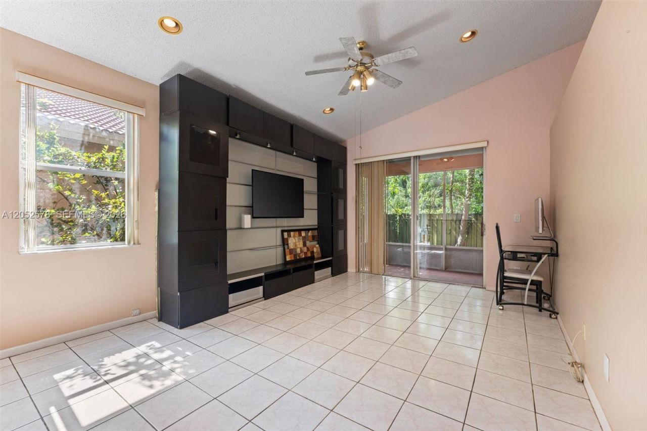 10232 SW 16th Ct, Pembroke Pines, FL 33025 Photo
