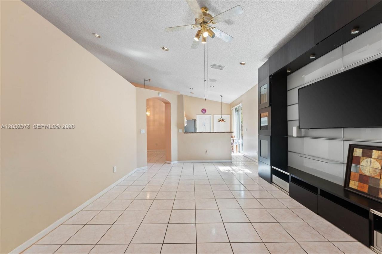 10232 SW 16th Ct, Pembroke Pines, FL 33025 Photo