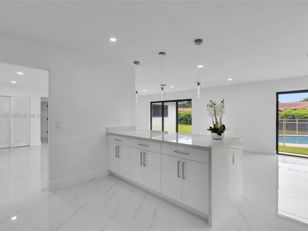 6940 NW 6TH ST , Plantation, FL 33317