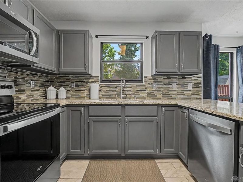 6948 Charlesgate Road, Huber Heights, OH 45424 Photo 18