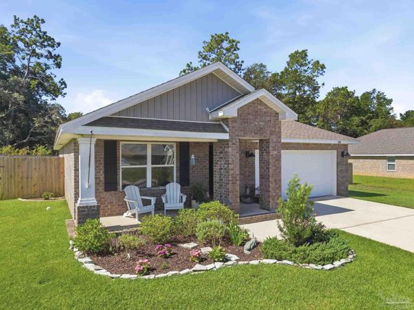 5126 Gaineswood Dr, Milton, FL 32583
