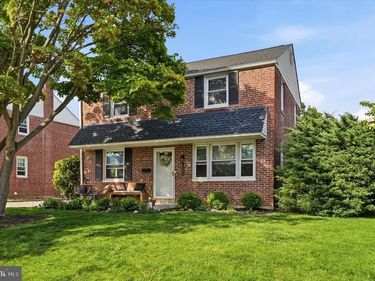 2621 ASHWOOD DRIVE, HAVERTOWN, PA 19083