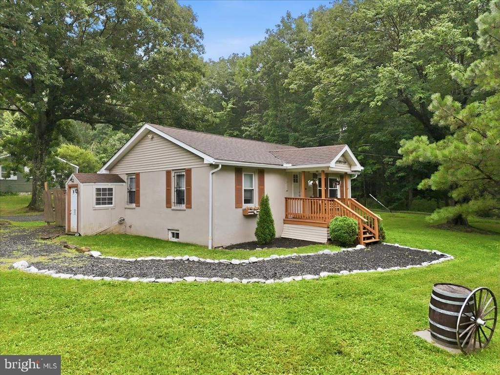 332 ROUTE 390 , CRESCO, PA 18326