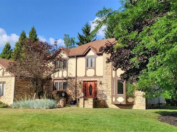 4822 Sweetwater Drive , Brecksville, OH 44141