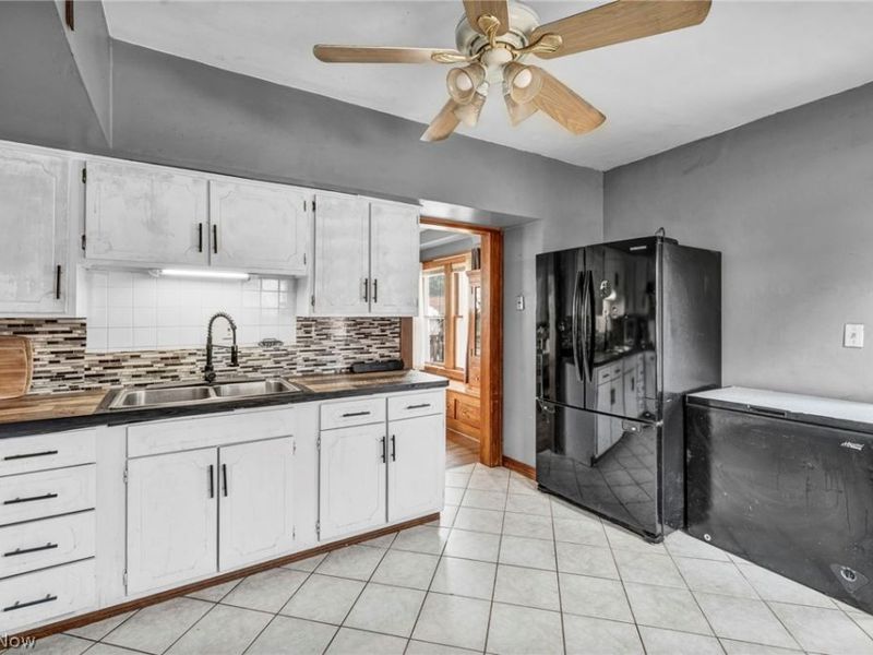 6802 Ackley Road, Parma, OH 44129 Photo 10