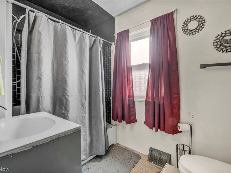 6802 Ackley Road, Parma, OH 44129 Photo 15