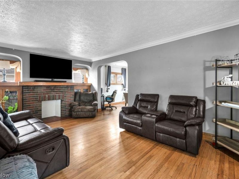 6802 Ackley Road, Parma, OH 44129 Photo 5