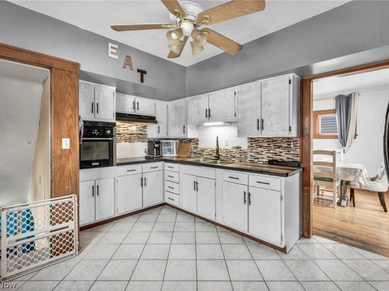 6802 Ackley Road, Parma, OH 44129 Photo 9