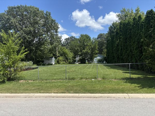 703 Heritage Road , Valparaiso, IN 46385