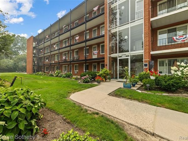 2820 WOODSLEE Drive , Royal Oak, MI 48073