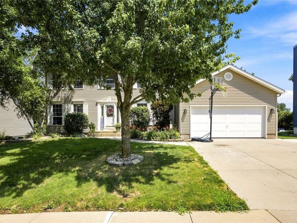 419 Rockvalley Drive SW, Cedar Rapids, IA 52404
