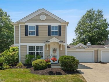 26810 Village Lane, Olmsted Falls, OH 44138