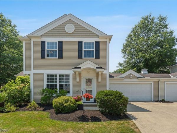 26810 Village Lane , Olmsted Falls, OH 44138