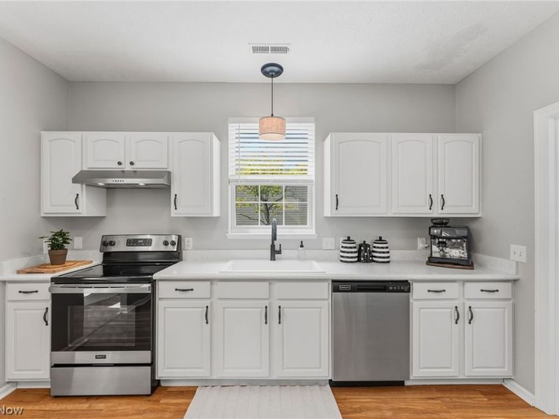 26810 Village Lane, Olmsted Falls, OH 44138 Photo 15
